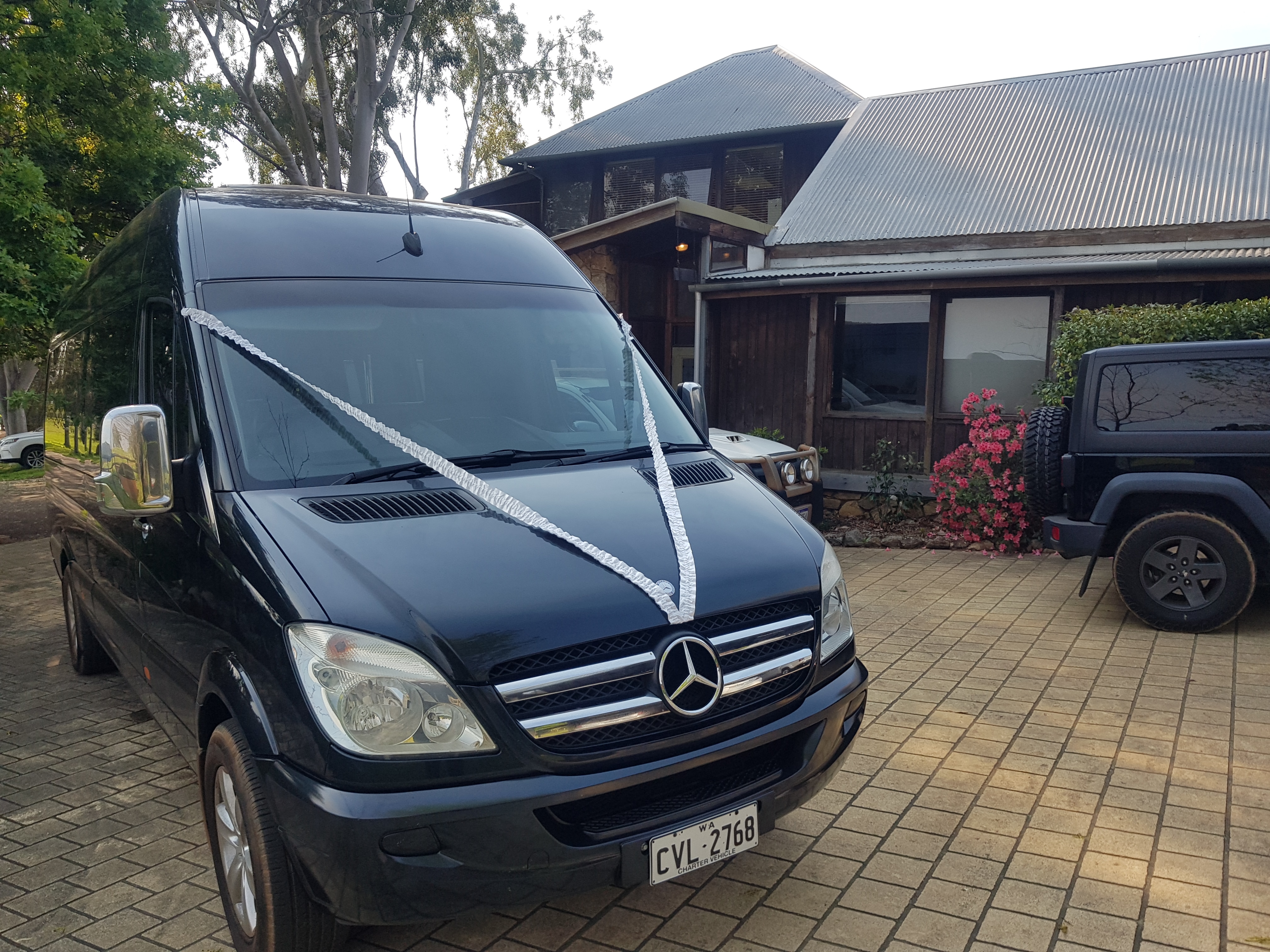 Perth Limousine Services for wine tours, hens night, wedding parties
